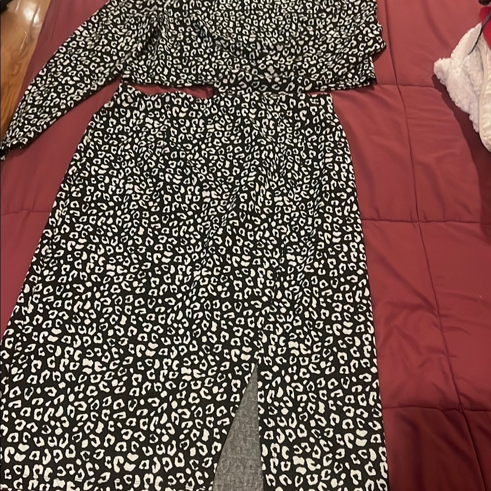 Donna Morgan Black and White Midi Dress